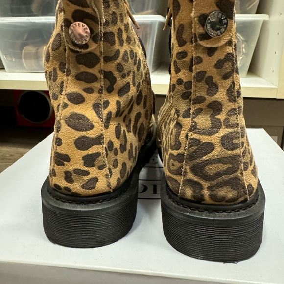 Boots - Picture 3 of 8